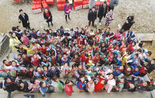 屏边县工青妇组织开展腊月暖冬行动 集中示范活动